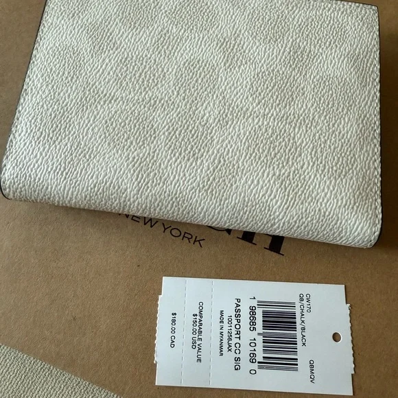 Coach Signature White Passport Holder / Cover NWT - Picture 3 of 4